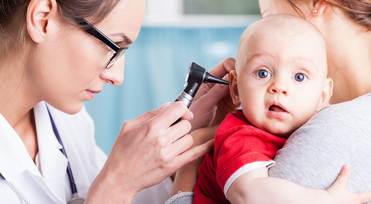 Les otites infantiles à répétition compromettraient l’apprentissage du langage
